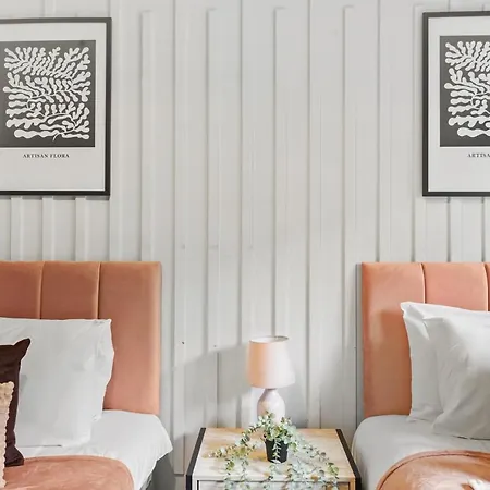 Stylish 2 Bed Sleeps 6 - Private Terrace Apartamento